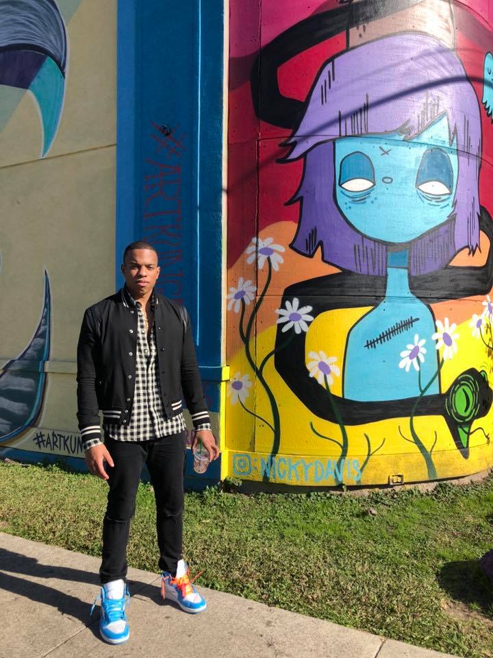 i look like this (me on the right)